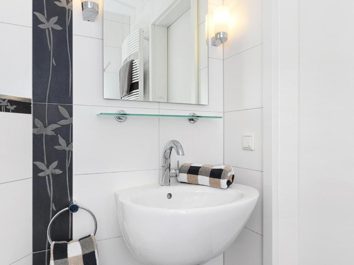 Charming Apartment in Mecklenberg with Balcony Sellin  Exterior foto
